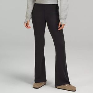 Lululemon Brushed Softstreme Ribbed Zip Flared Pant in Black – Size 4